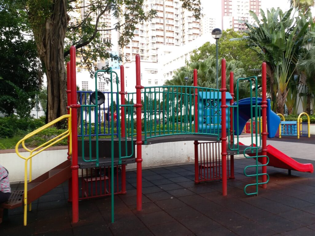 cheung-sha-wan-sports-centre-playground-1
