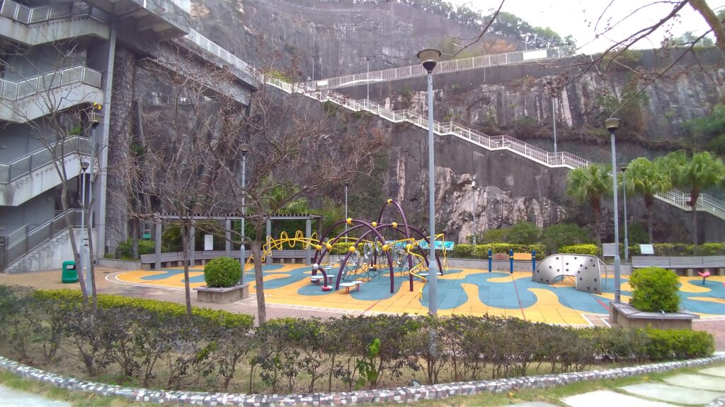 choi-wing-road-park-playground-1