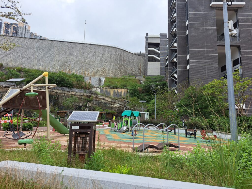 on-sau-road-park-playground-1