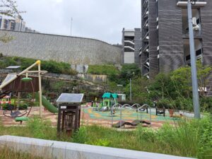 on-sau-road-park-playground-1