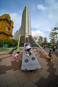 on-sau-road-park-playground-2