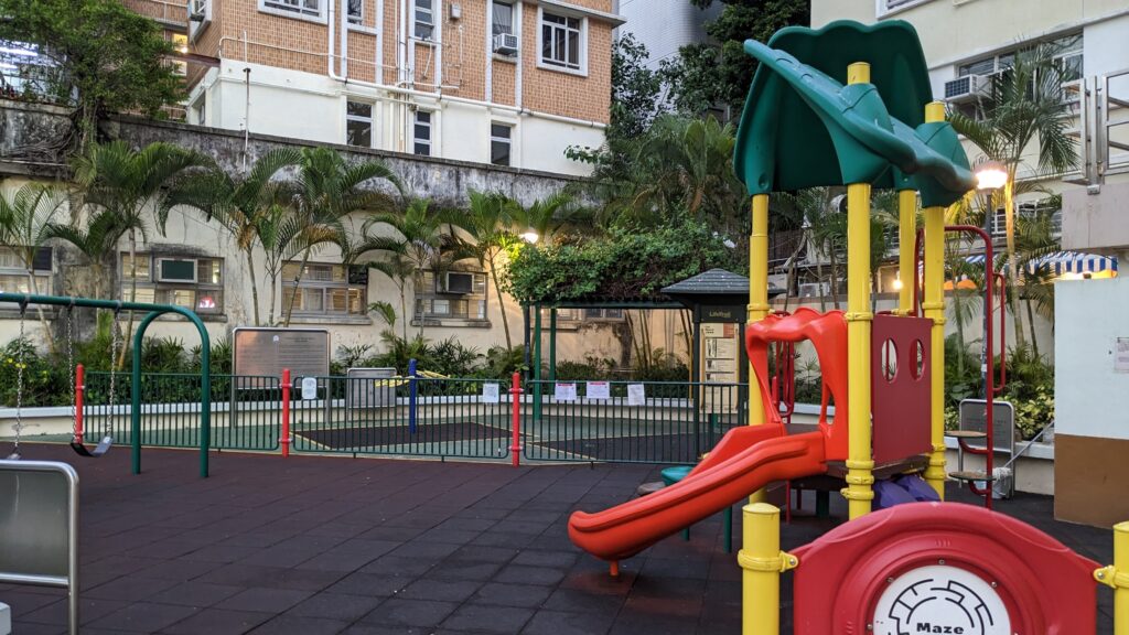 tseuk-kiu-street-sitting-out-area-playground-1